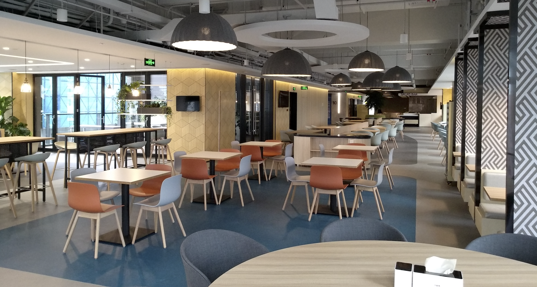 高端的餐廳地板