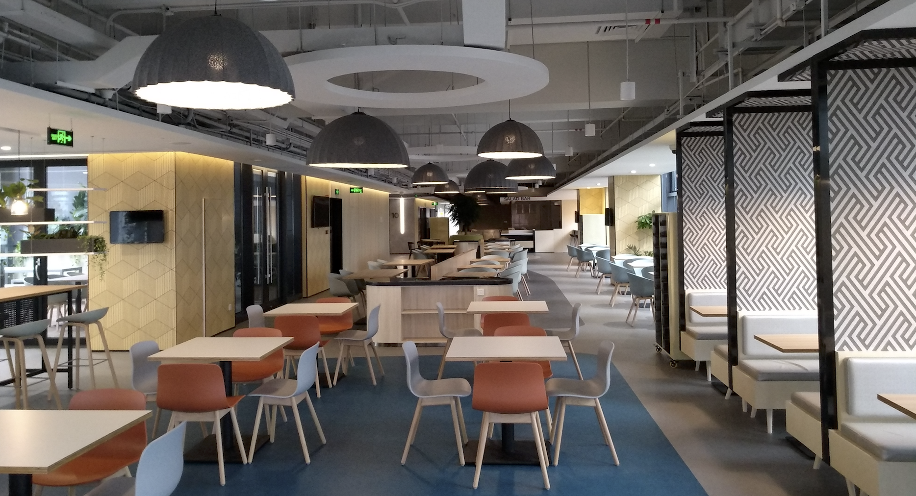 防滑的餐廳地板